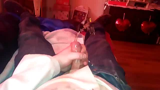 trzepie kutasa w brudnych ubraniach i szczam